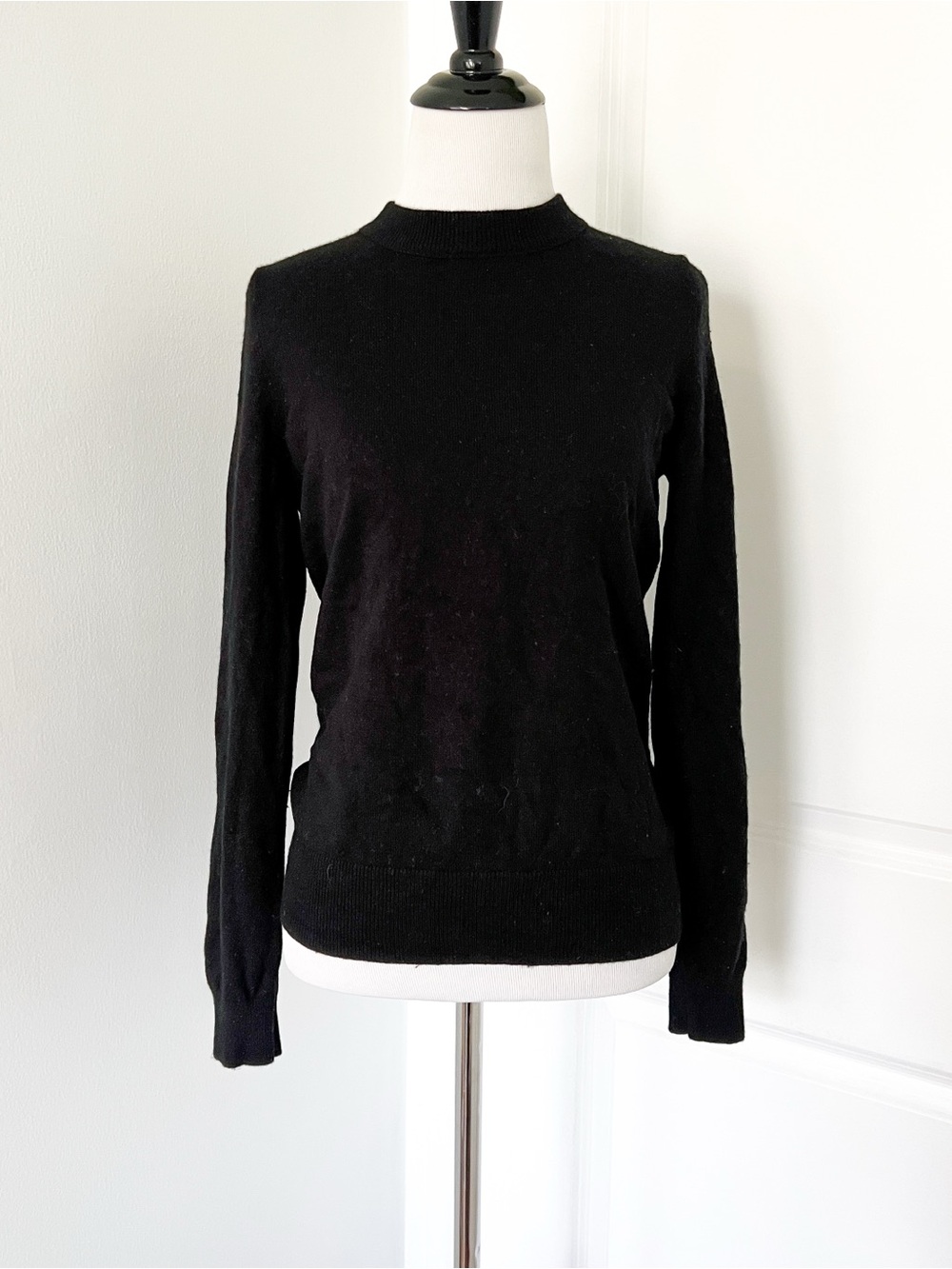 JENNIE LIU Cashmere Classic Black Crewneck Sweater - Small